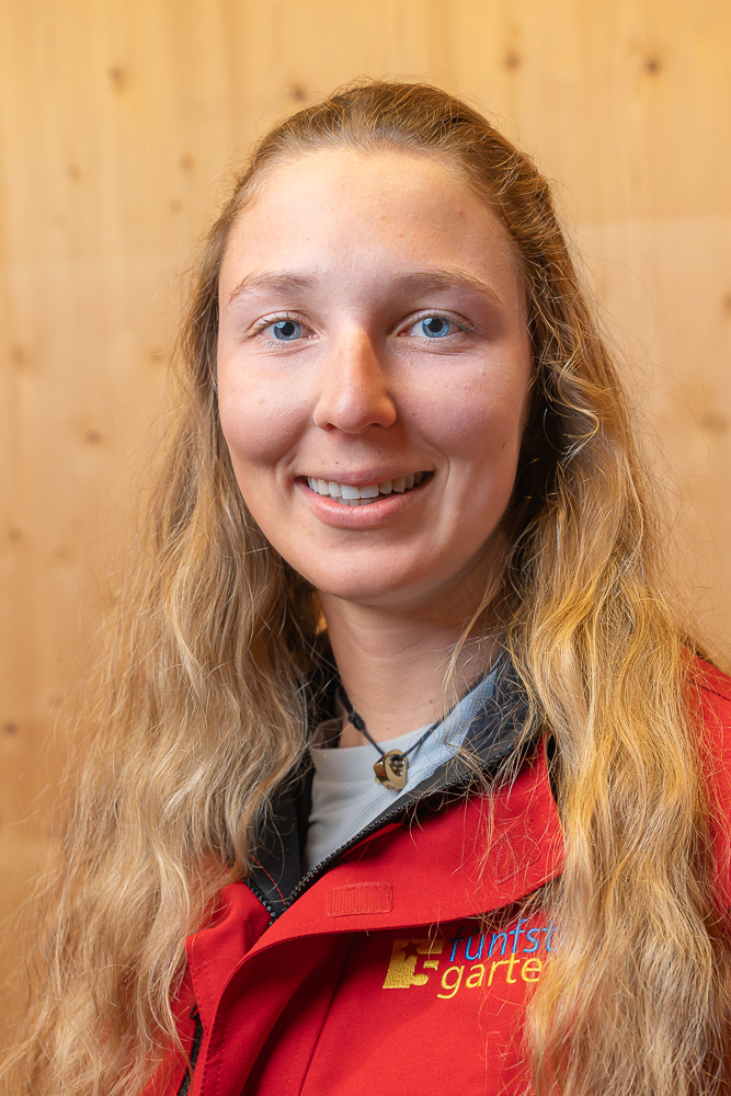 DSC09147 Portrait Angela Roth Web